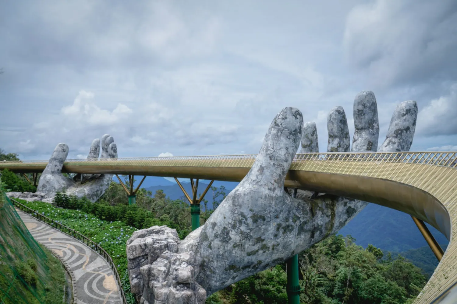 Den gyldne broen ved Da Nang i Vietnam