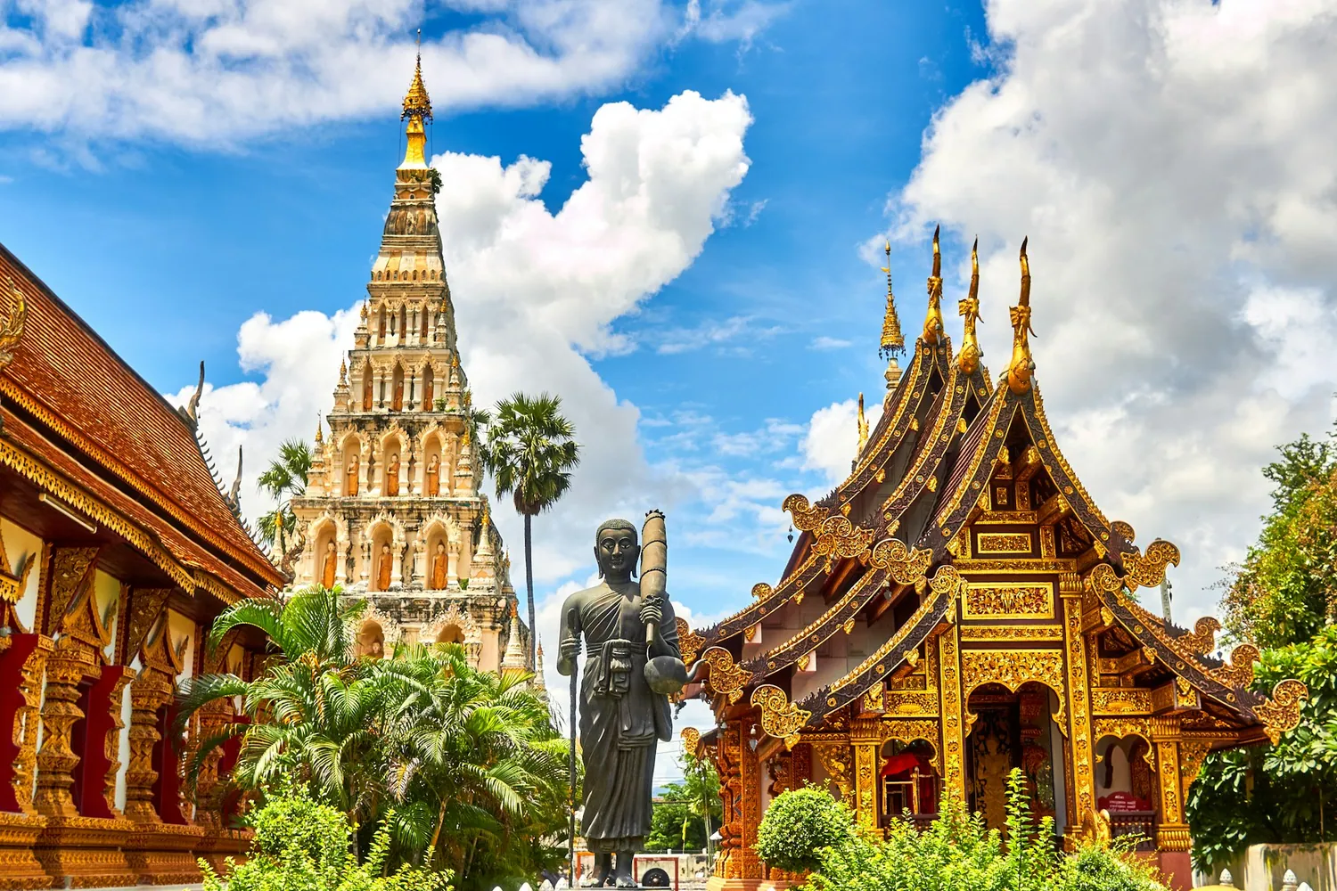 Forgylt tempelanlegg i Thailand