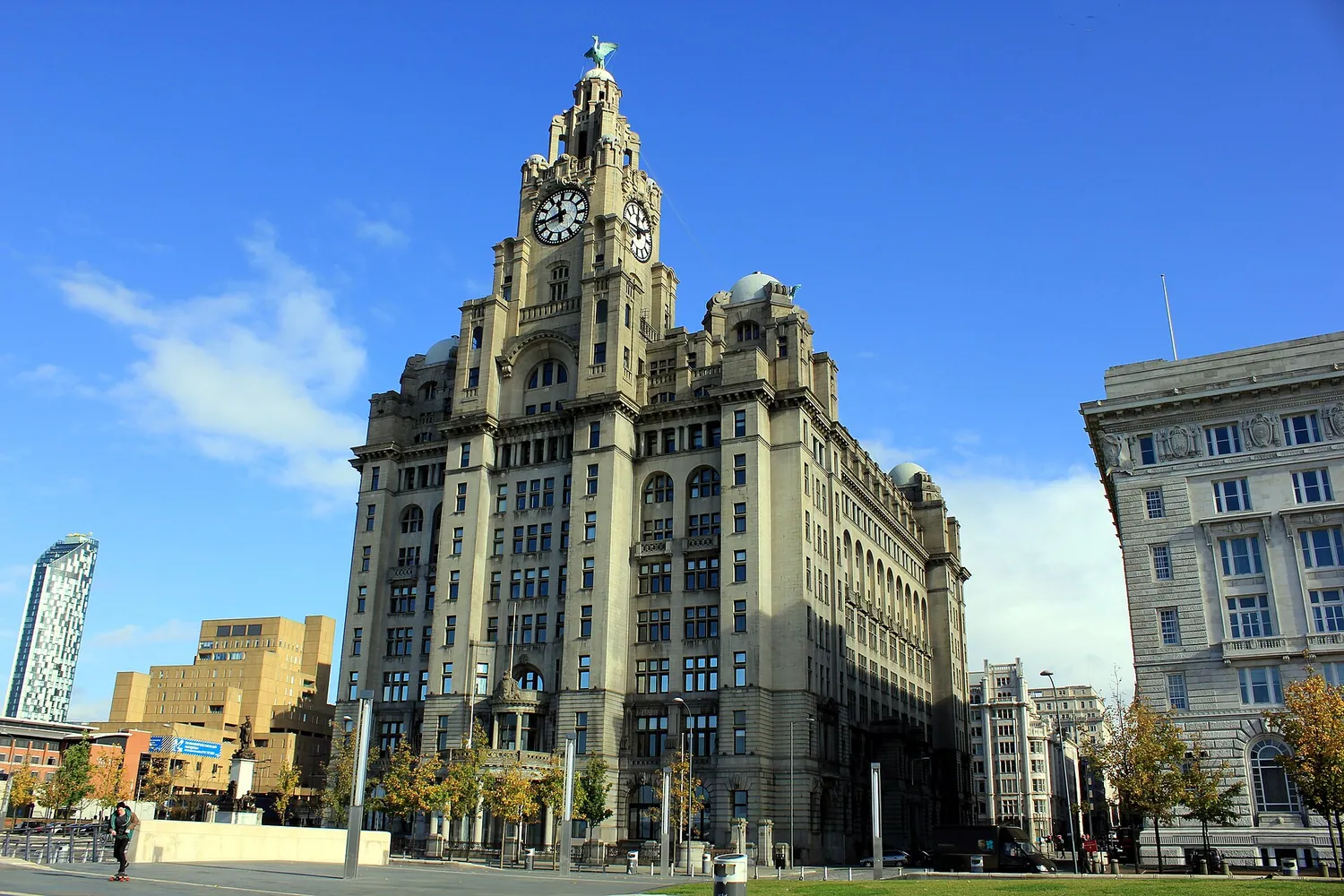 Royal Liver Building ved havnefronten i Liverpool