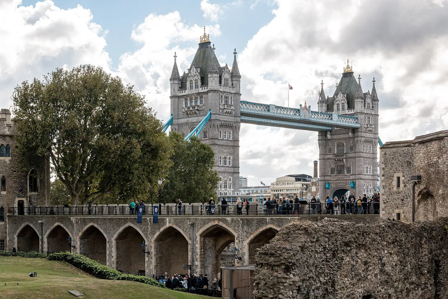 Tower Bridge over Themsen i London