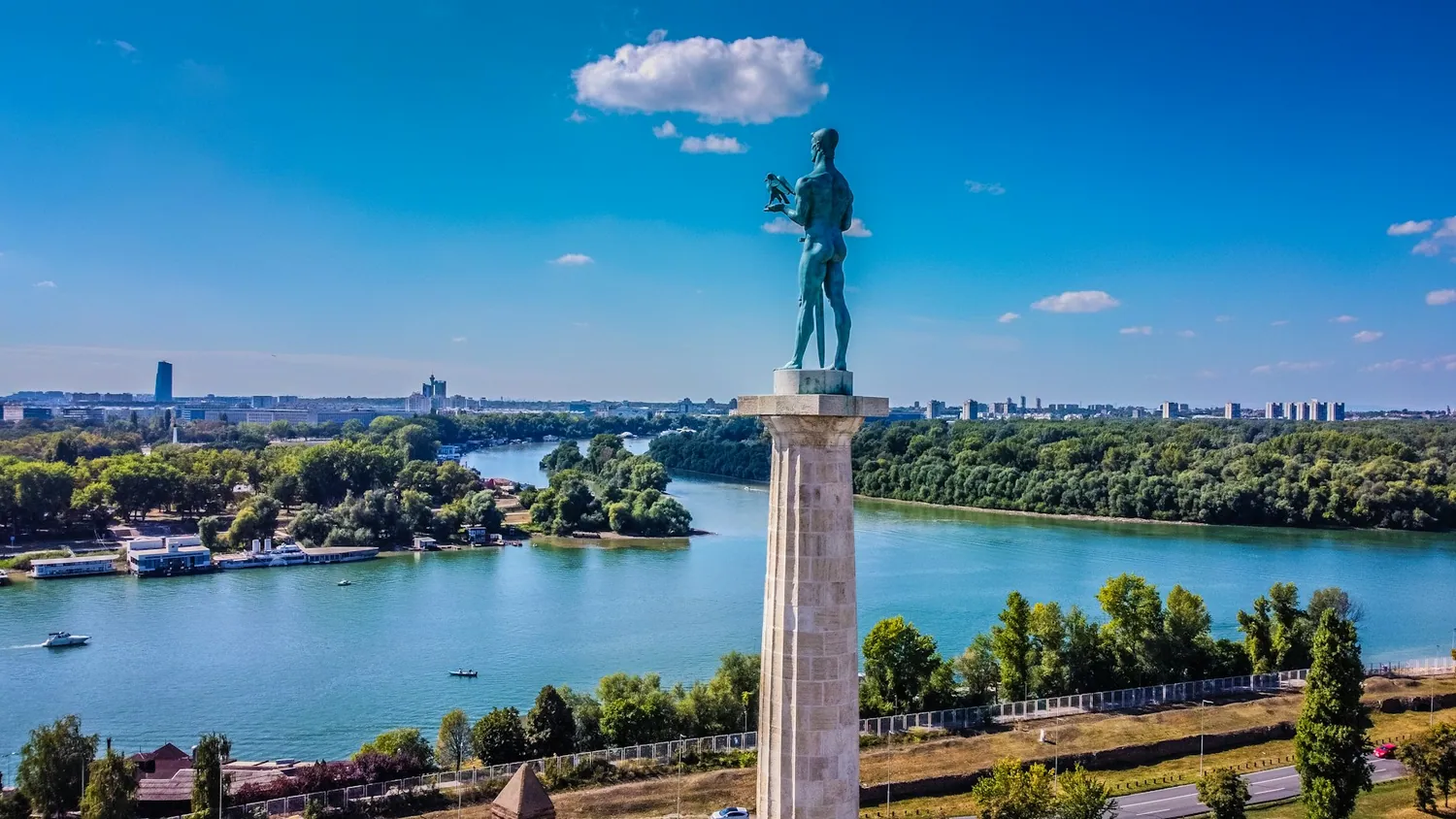 Pobednik-monumentet over elvemøtet i Beograd