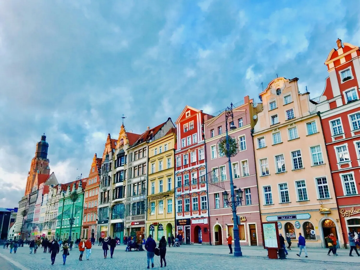 Fargerike gavlhus på torget i Wrocław