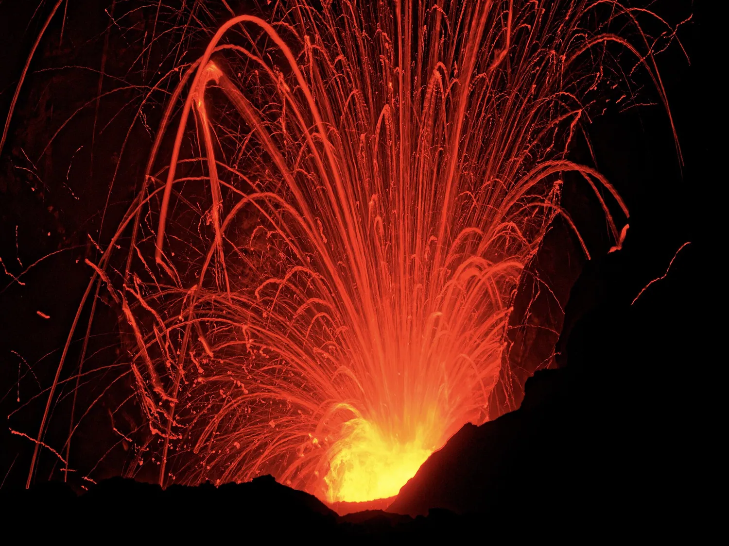 Lavafontener fra vulkanen Yasur på Tanna i Vanuatu