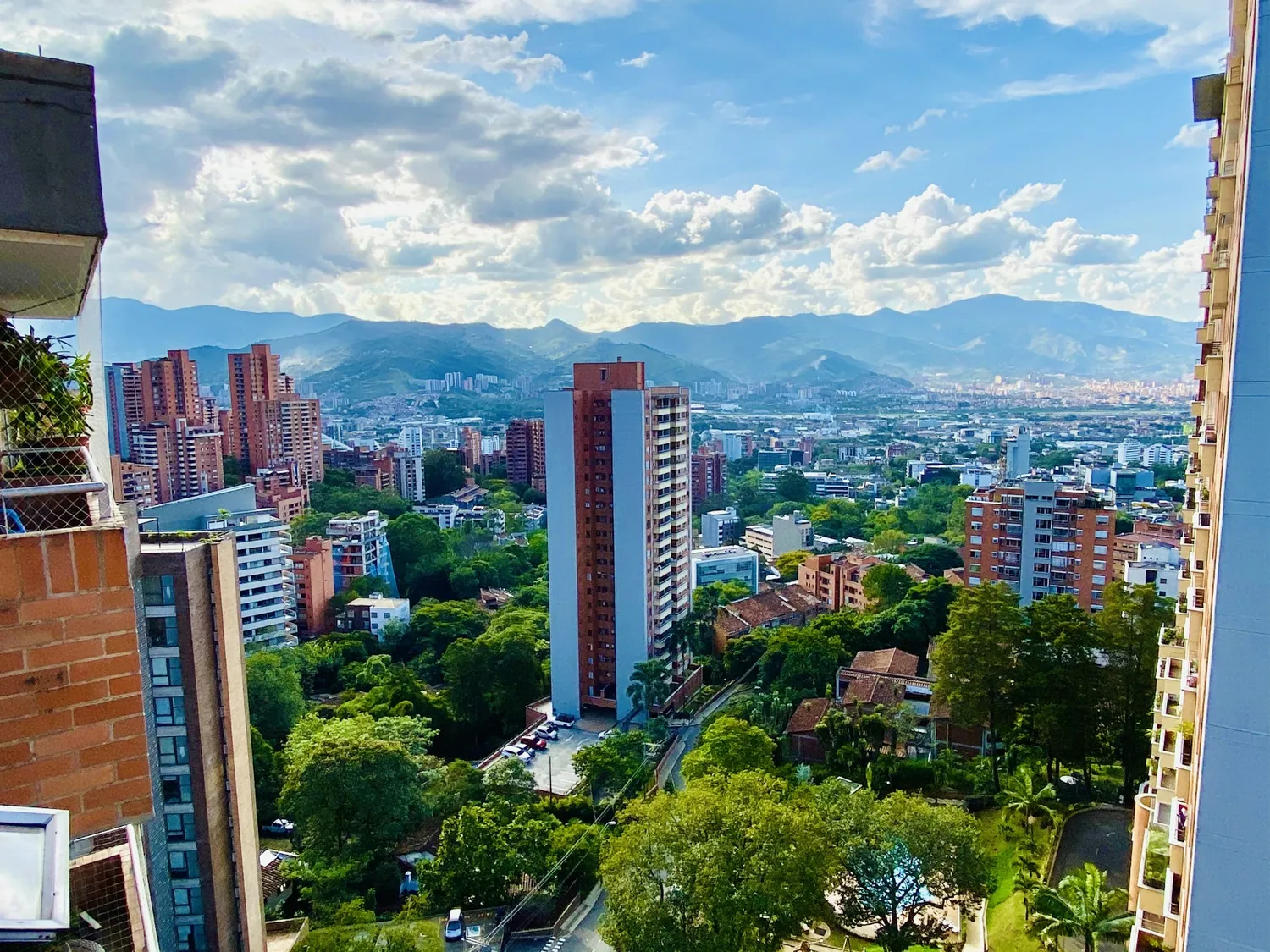 Medellín i dalen med høyhusene